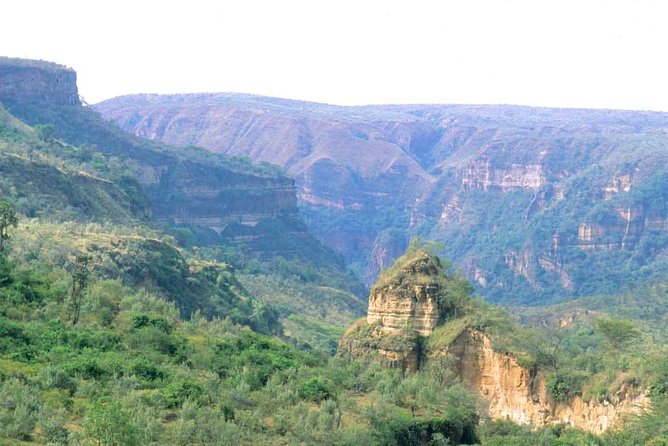 1 Day trip to Hells Gate and Lake Naivasha From Nairobi - Walking into the gorge