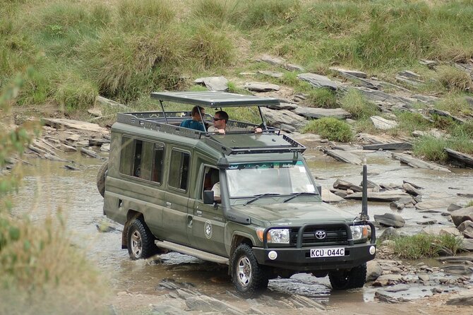 3-Day Safari Tour in two National Parks - Day 1: red soil and wide-open Tsavo East