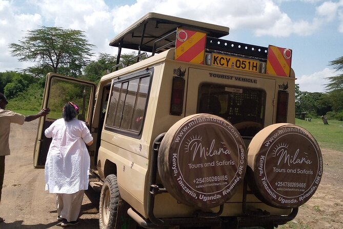 4 Days Masai Mara and Lake Nakuru Mid-Luxury safari - Mid-luxury lodging and private transport