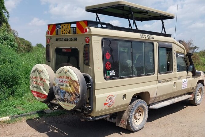 7 Days of Elephants, Rhinos & Big Five: The Best of Kenya Safari - Day 3: Rhinos and Rothschild giraffes at Lake Nakuru