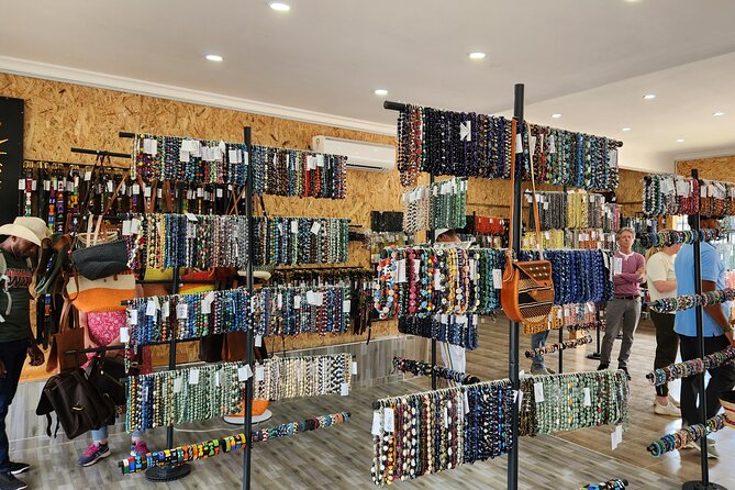 African Gemstones, Garnets Jewelry, Beads & Crafts Shopping Tour - How to shop wisely for gemstones and crafts