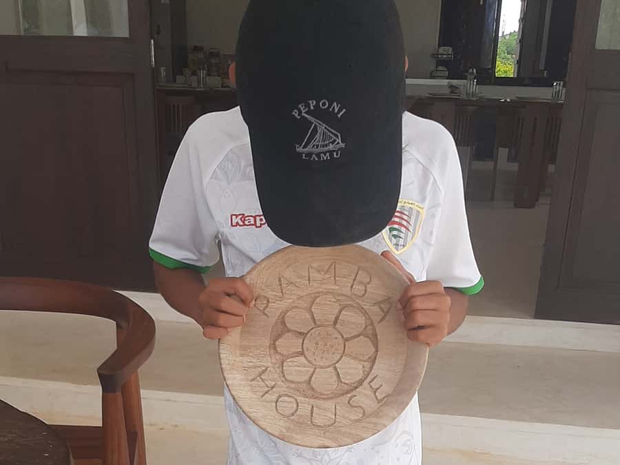 Beginner Swahili Woodcarving Classes with Woman Woodcarver - Private groups, children, and mobility concerns