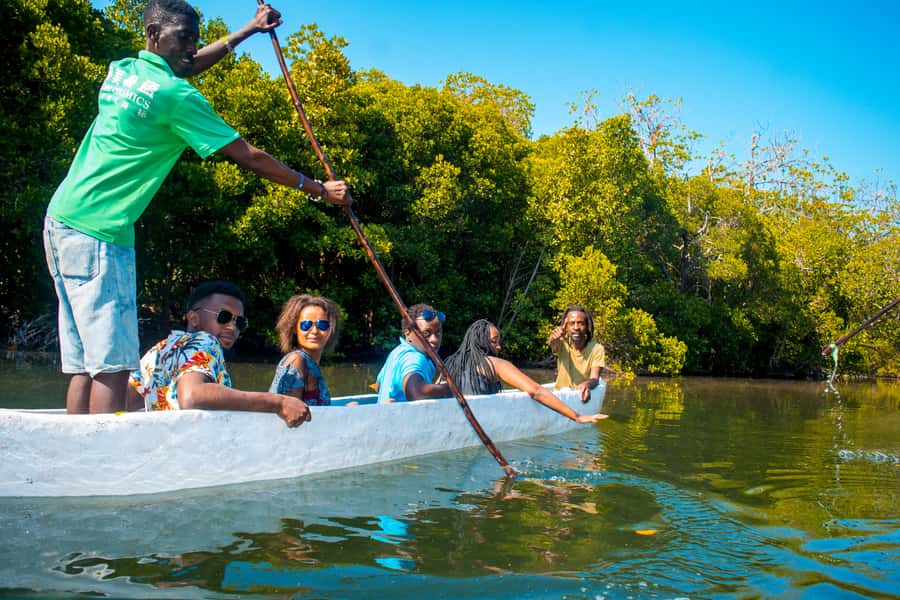 Blue Safari: Snorkeling at Watamu Marine Park & Seafood - Service, guides, and the human side of the trip