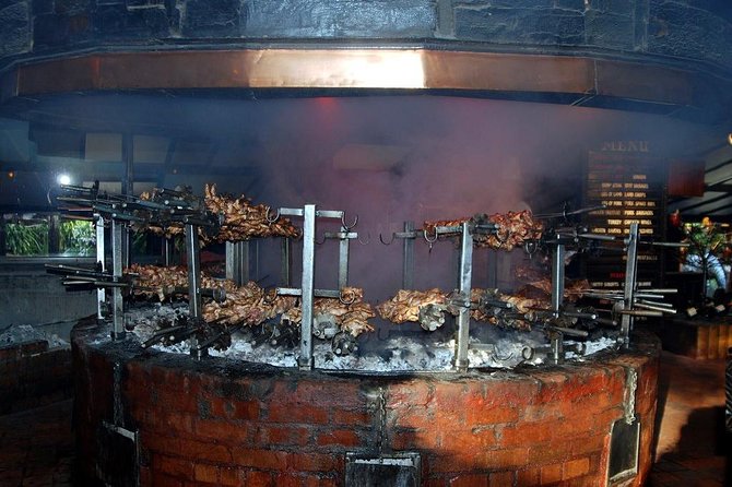 Carnivore Restaurant: Lunch or Dinner Experience in Nairobi - Atmosphere, service, and the pace of dinner