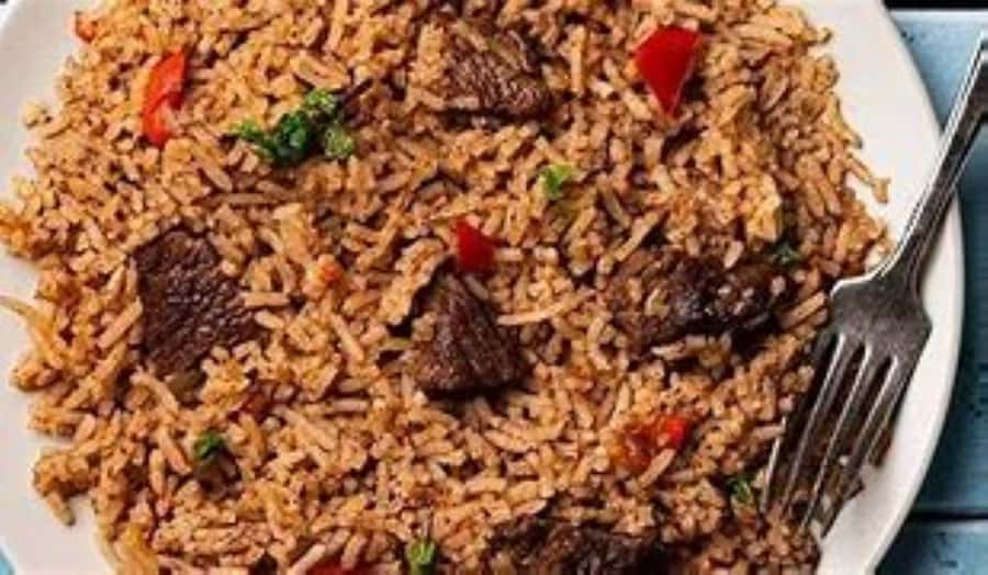 Cook and enjoy African meals with Moreen - Starting at a Nairobi market with Moreen