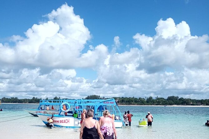 Diani Beach: Glass-bottom Boat Ride with Underwater Show - Practical details that affect your day