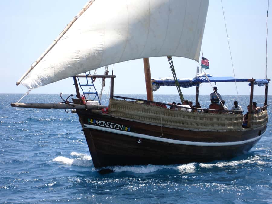 Diani Beach: Kisite Marine Park Dhow & Snorkeling with Lunch - Getting to Wasini Island for lunch