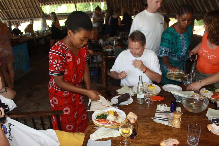 Diani Beach: Kisite Marine Park Dhow & Snorkeling with Lunch - Is $135 a fair price?