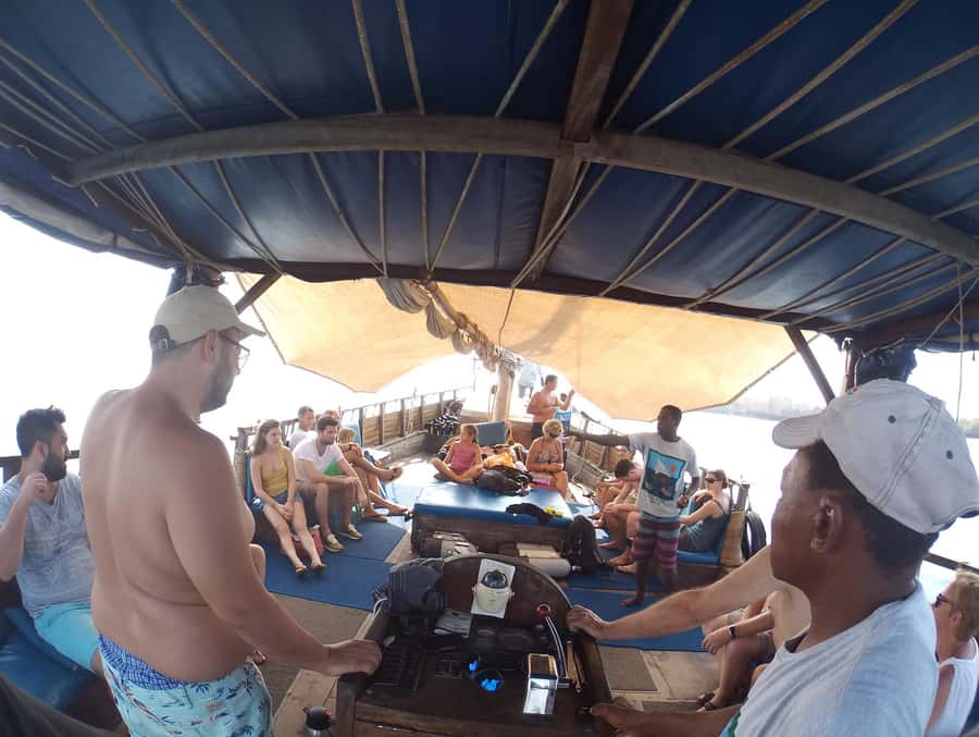 Diani Beach: Kisite Marine Park Dhow & Snorkeling with Lunch - Should you book the Kisite dhow and snorkeling trip?