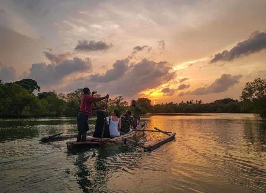 Diani Beach: Sunset Dhow Cruise with Dinner - The first 30 minutes aboard a traditional dhow