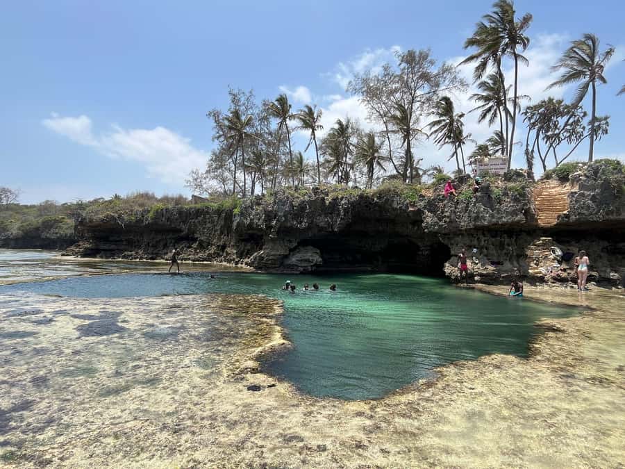 Diani: Full day Guided tour in Tiwi beach & Diani - From your Diani hotel to Kongo Beach