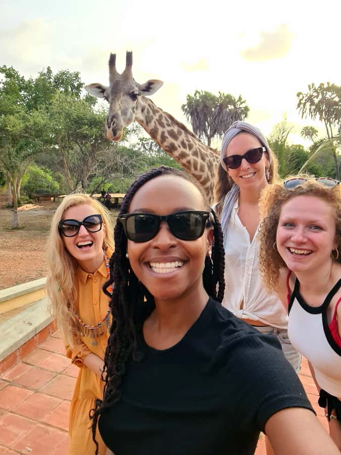 DIANI: SHARE A MEAL WITH GIRAFFES - Timing, language, and booking details