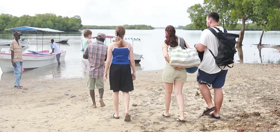 From Diani Beach: Funzi Island Full Day Excursion with Lunch - Visiting the school and bringing useful gifts
