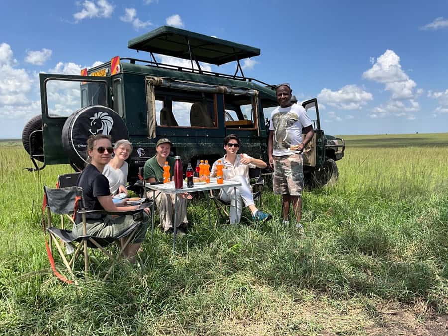 From Nairobi: Maasai Mara 1-Day Safari: AW, Lunch & Pickup - Entering the Maasai Mara for the first game drive