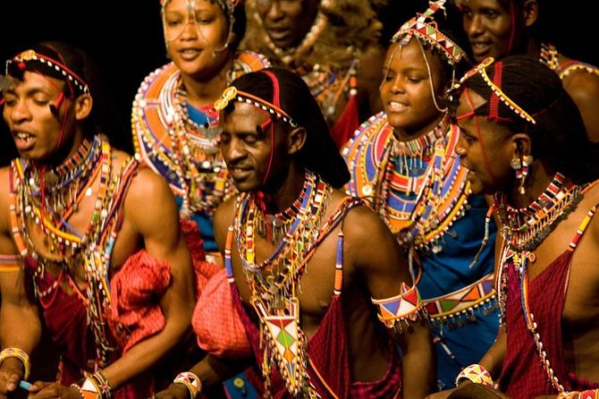 Giraffe Center, Elephant Orphanage, Beads Center & Bomas of Kenya Tour Nairobi - A wildlife and culture day that begins at 8 a.m.