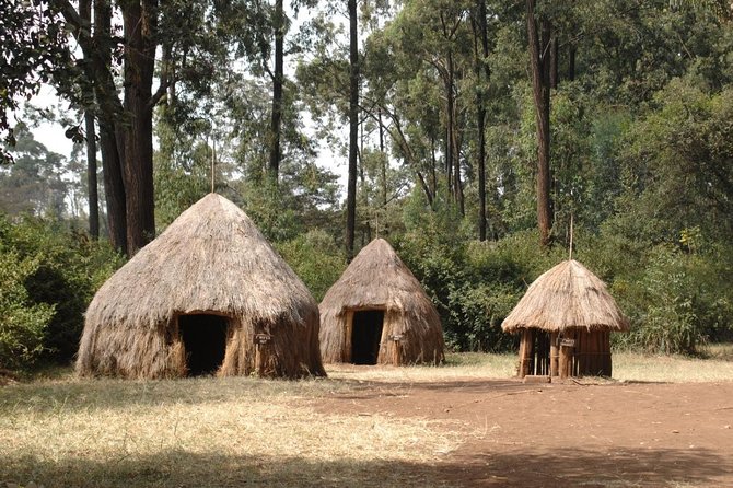 Giraffe Centre and Bomas of Kenya Full-Day Tour from Nairobi - Watching Kazuri beads take shape