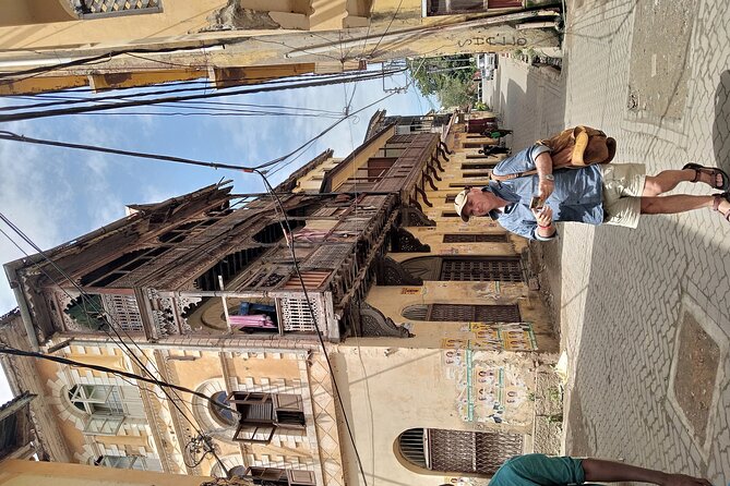 Half day city tour of mombasa - Elephant tusks and Uhuru Gardens show modern Mombasa