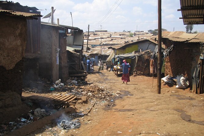 Kibera culture tour - Art cooperatives, shops, and a local meal