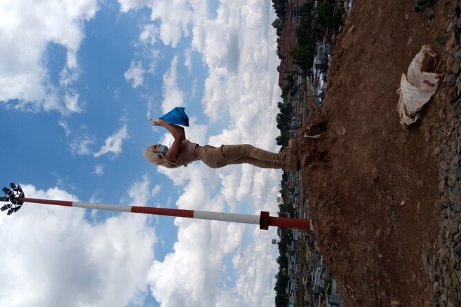 Kibera slum tour with Lucas - Recycling bone into jewelry at Victorious Craft Shop