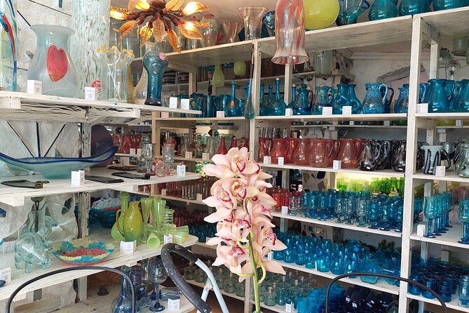 Kitengela Anselm Hot Glass tour - Choosing and Packing a Glass Souvenir