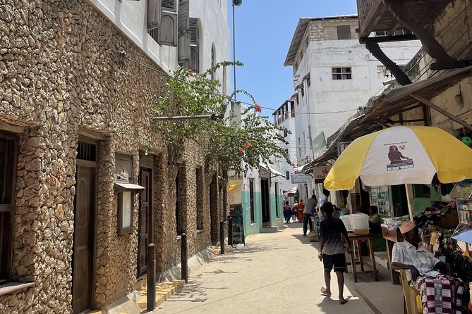 Lamu Old Town Walking Tour - Lamu Town Square and the first look at town