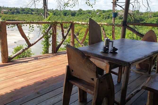 Magical Storytelling Swahili Dinner in the Bushbaby Treehouse - Why the baobab treehouse changes the whole evening