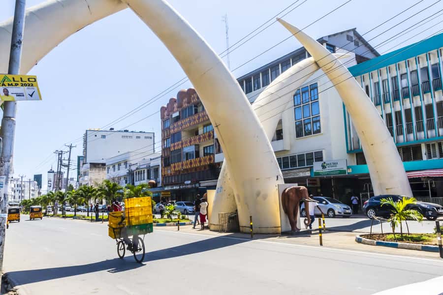 Mombasa City Tour: Fort Jesus Museum, Old Town & Haller Park - Starting with the Mombasa Tusks