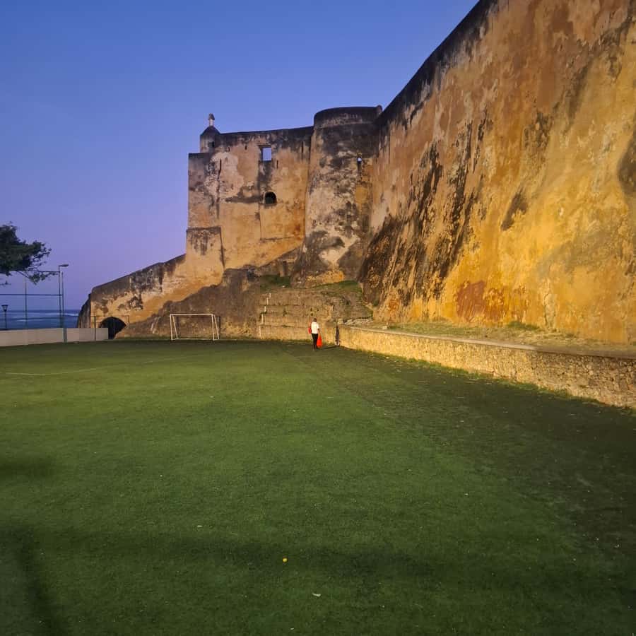 MOMBASA:FortJesus,OldTown,SpiceMarket, Shiva Temple DayTour. - Old Town’s narrow streets and layered past