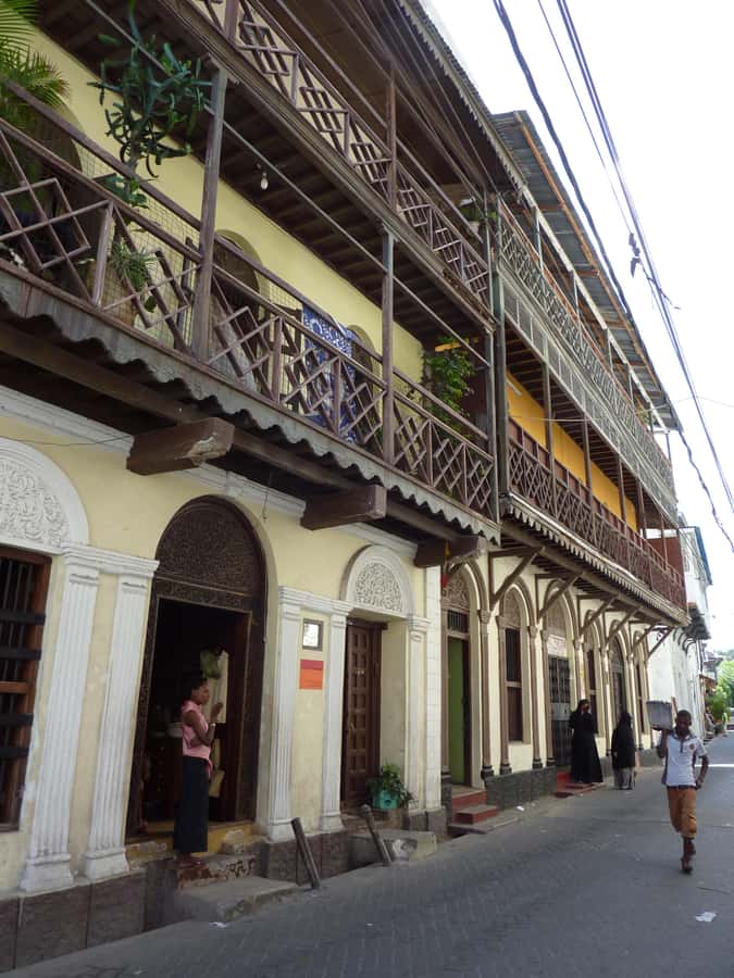 Mombasa: Historical Guided city tour. Old town, Fort Jesus - Old Town’s Swahili streets and carved details