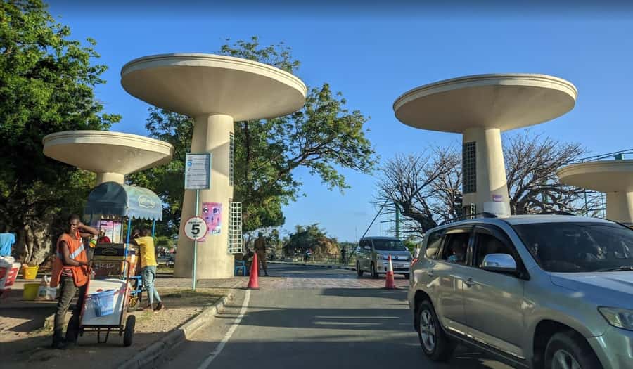 Mombasa: Tusks, Fort Jesus, Old Town, Beach and City Tour - Fort Jesus and the coastal story