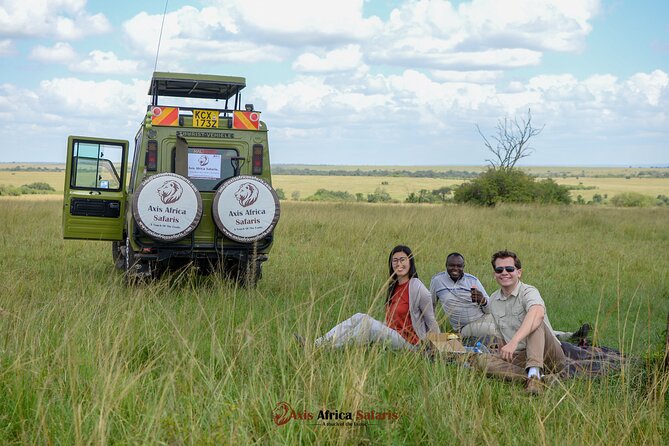 Multi Day Masai Mara Lake Nakuru Park Hellsgate Park Tour - Day 4: Rhinos, birds, and Lake Nakuru