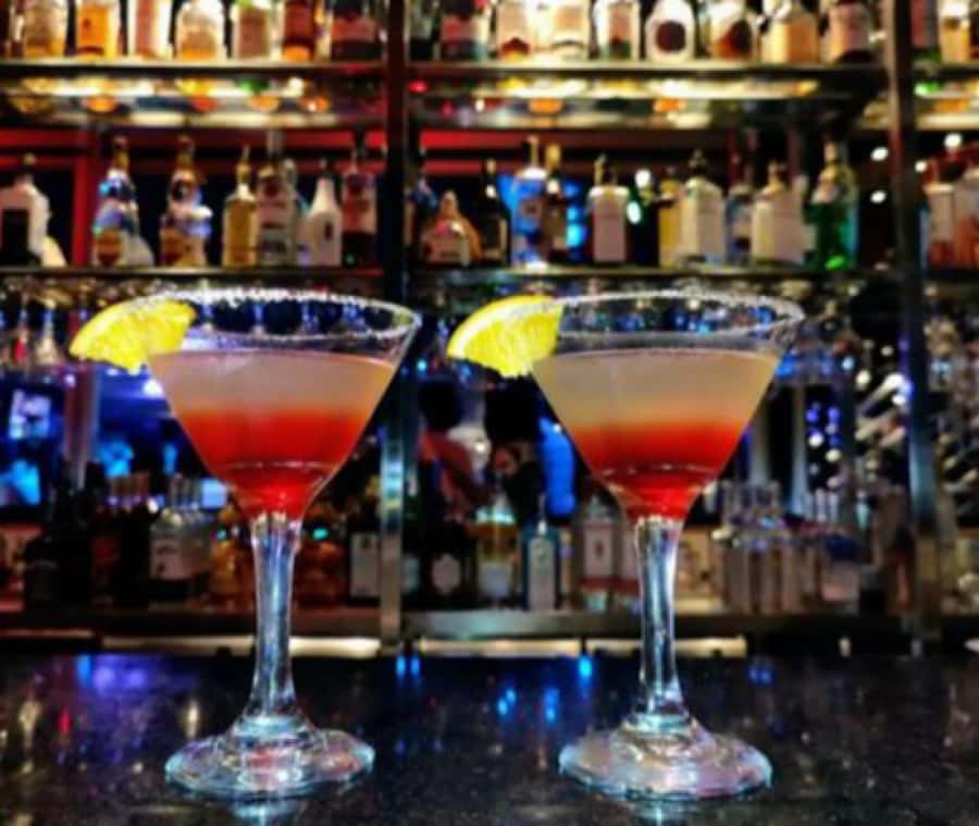 Nairobi bar crawl:Drink and Mingle - Group size, timing, and the best night to go