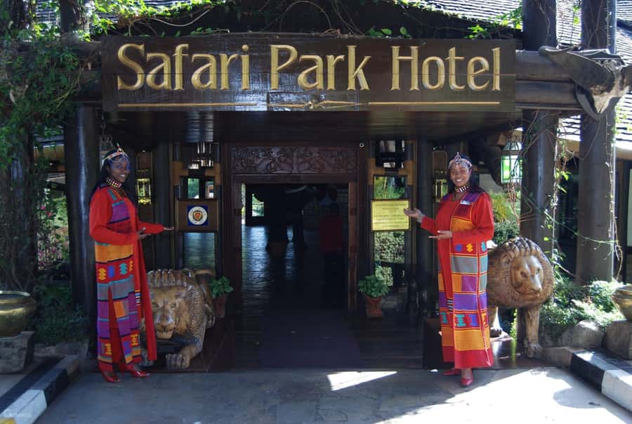 Nairobi: Cabaret Show with Dinner at Safari Park Hotel - Hotel Pickup Makes the Evening Easier