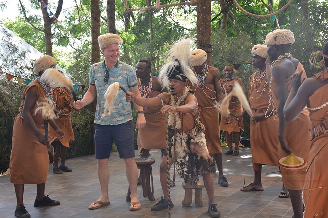 Nairobi city sights, Giraffe Encounters and Bomas Kenya Tour - Kobe Tough Beads: craft with a personal story