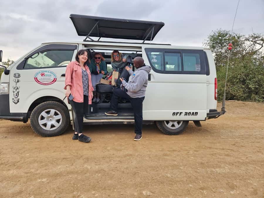 Nairobi: Giraffe Center, Elephant Orphanage, and Beads Tour - A cultural stop at Kobe Beads Factory