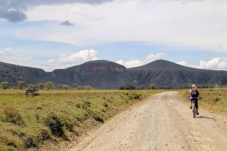 Nairobi:Group Hell's Gate National Park & Lake Naivasha Tour - Lunch, with an important planning warning
