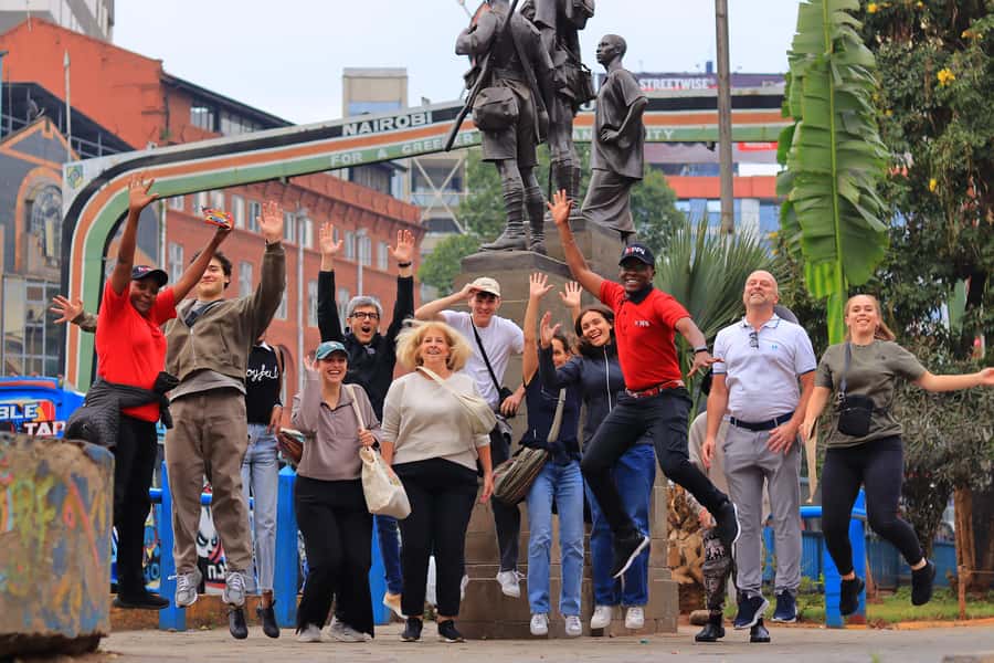 Nairobi: Historic and Modern Highlights Walking Tour - City Market, fruit salad, and souvenir advice