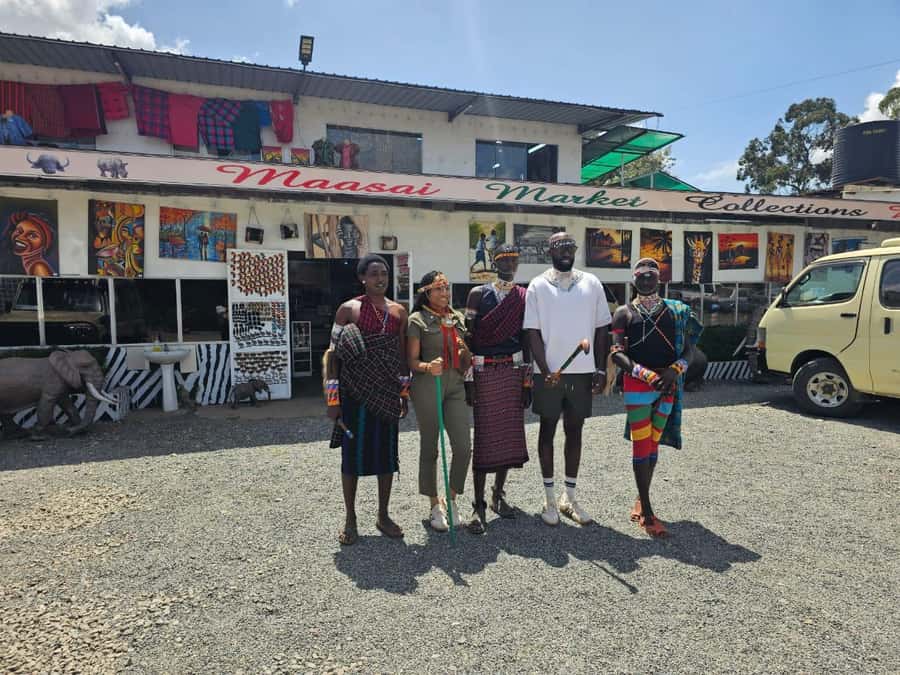 Nairobi: Hop on Hop off and Maasai market Collections Visit - What the guide adds to the day