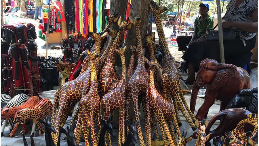 Nairobi: National Park, Elephant Orphanage & Giraffe Center - Feeding giraffes at the Giraffe Centre