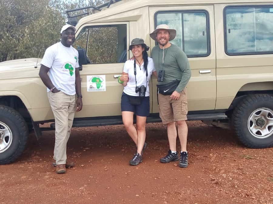 Nairobi National Park, Elephants, Giraffes & Bomas Day Trip - Guides, Communication, and Group Expectations