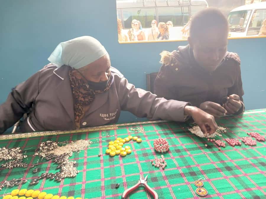 Nairobi: National Park & Optional Elephants & Giraffe Center - Kobe Beads Factory and a look at local crafts