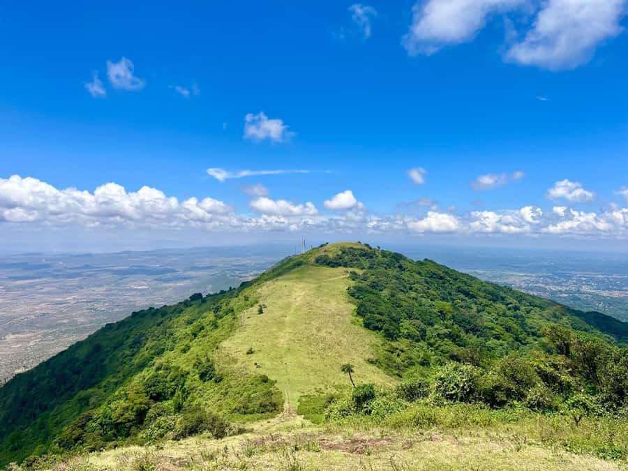 NAIROBI:Ngong Hills Day Hike,Group Tour - Descending the hills and deciding on lunch
