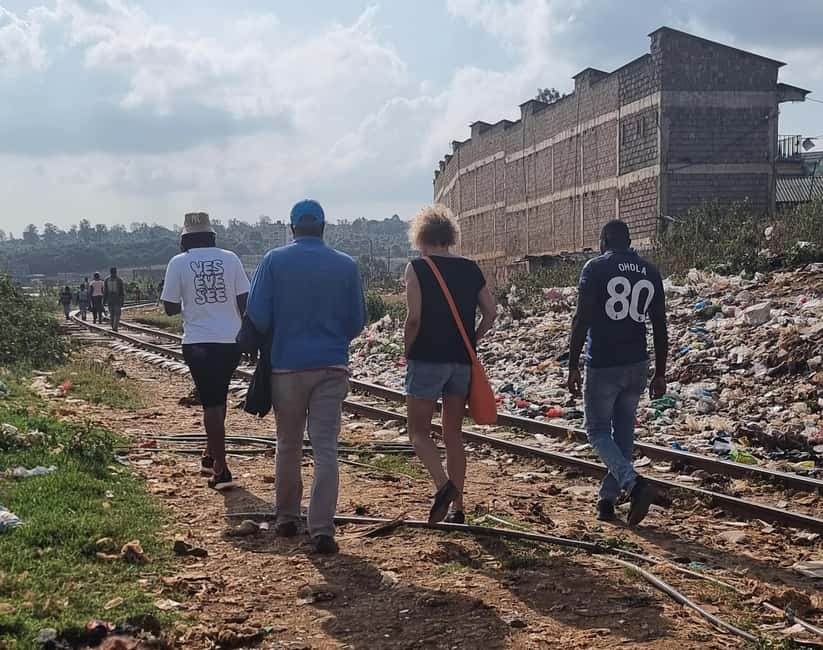Nairobi: Visit Kibera Slum with a Social Entrepreneur - OAC Kenya Crafts keeps souvenir shopping simple