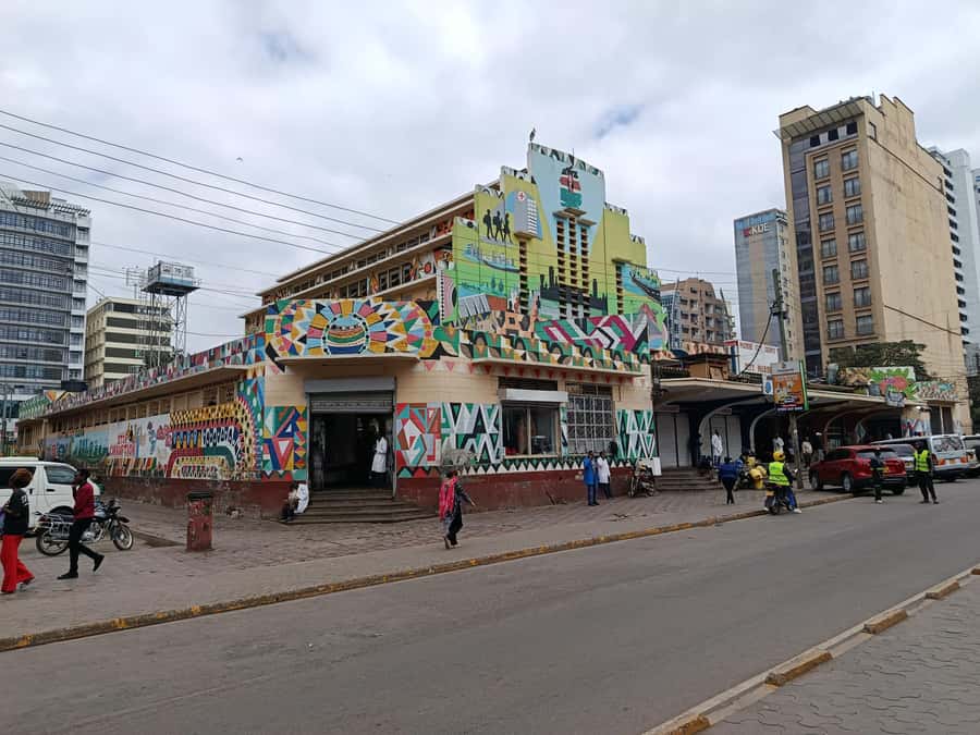Nairobi Walking Tour, GiraffeCentre & Souvenir Shopping Tour - Utamaduni Craft Centre for a wider choice