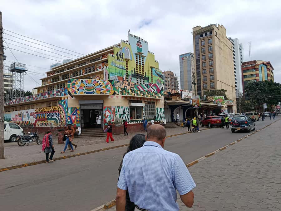 Nairobi Walking Tour, GiraffeCentre & Souvenir Shopping Tour - A private guide makes the schedule more useful