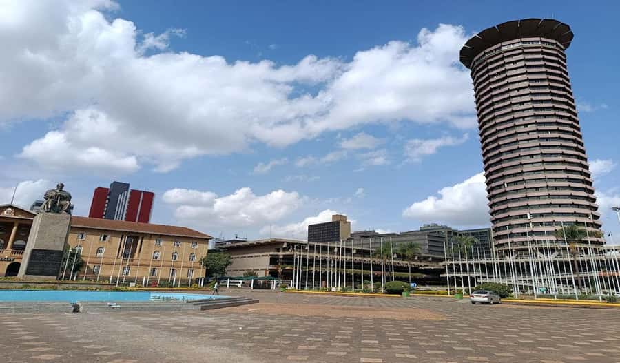 Nairobi Walking Tour, GiraffeCentre & Souvenir Shopping Tour - Practical tips for a smoother five hours
