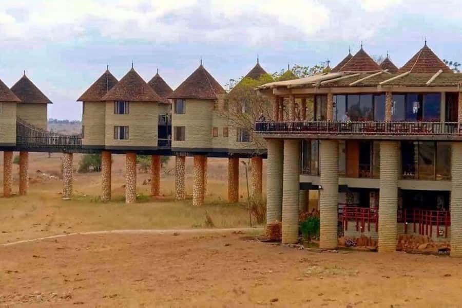 PRIVATE OVERNIGHT SALTLICK SAFARI FROM MOMBASA OR DIANI - Day one, from the beach to Taita Hills