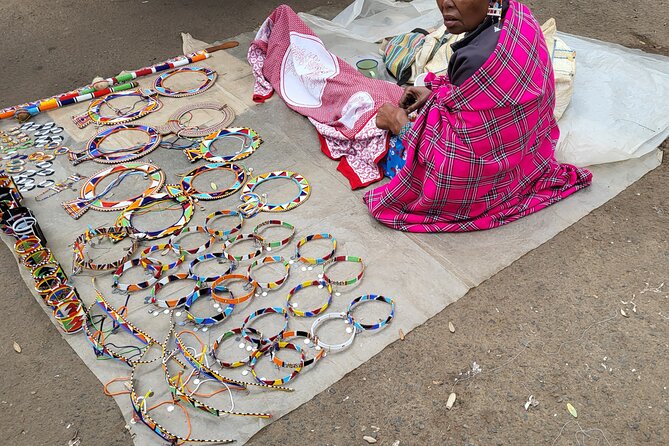Souvenir Crafts, Fabric Shopping & Hair Braiding & City Tour - Finding crafts beyond the usual airport gifts