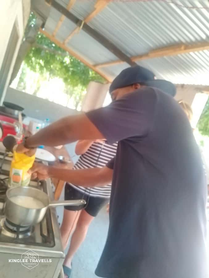 Watamu: Learn Kenyan Cusine with Jonathan - Cooking ugali from scratch
